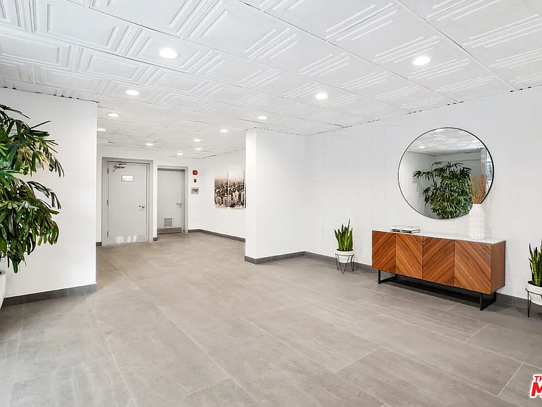 960 Larrabee St #214 — Photo 5