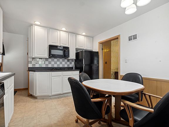 5th image of 8215 Lawndale Ave