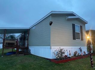 85 Country Club Dr, Oakdale, PA