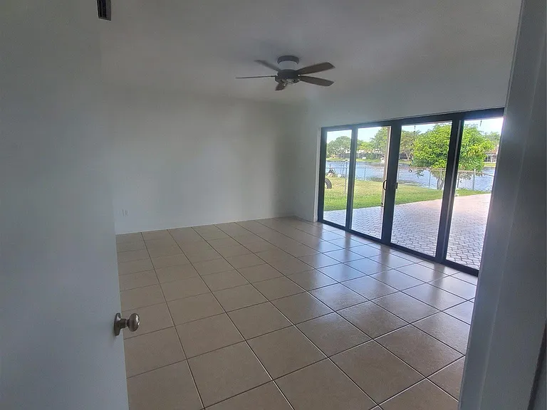 1421 NW 114th Ave — Photo 20