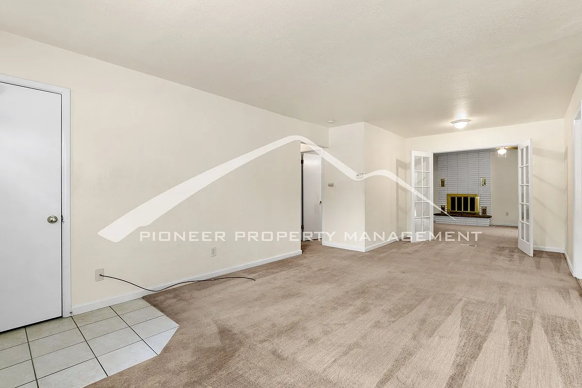 Building Photo - 3273 S Forest St