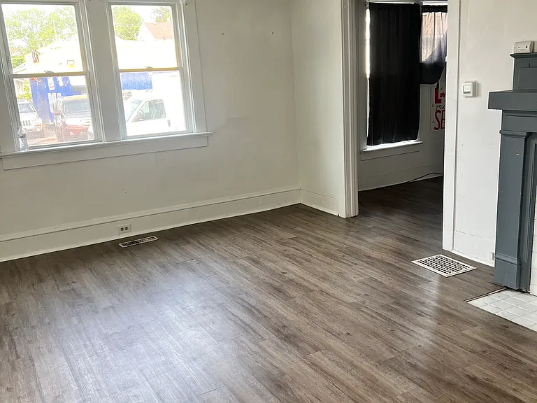 839 E 26th St #2 — Photo 15