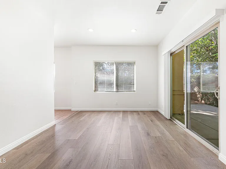 693 Cypress Ave — Photo 7