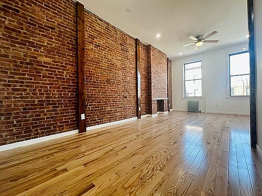 3rd image of 170 Franklin St APT 3B