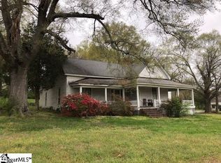 15 Ropp St, Gray Court, SC 29645