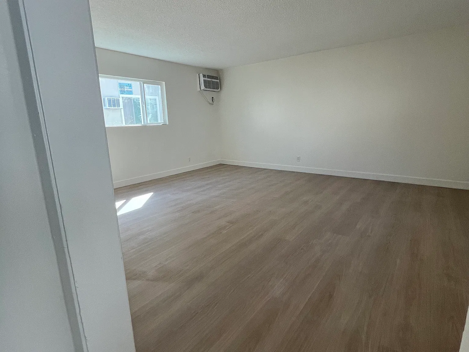 Studio, 580 sqft, $2,000 — Photo 3