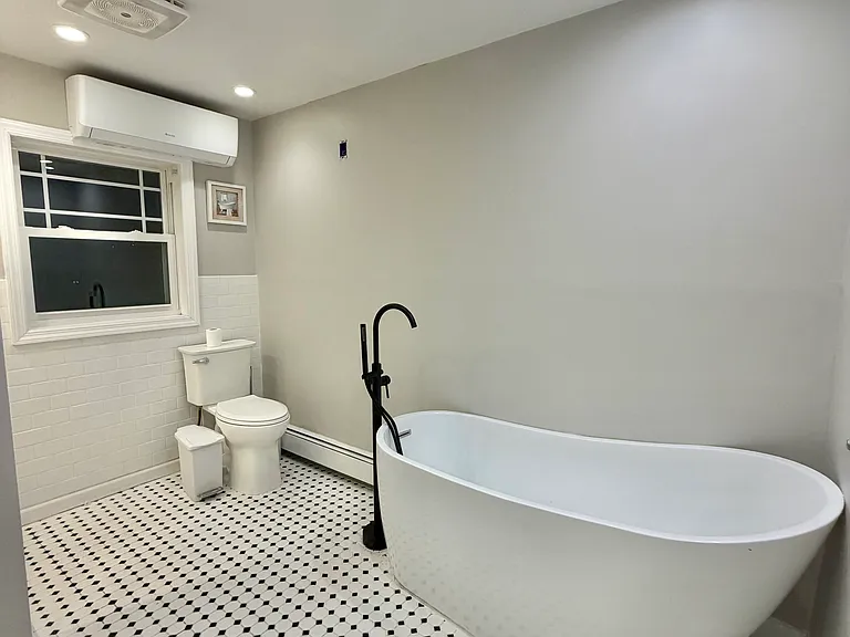 290 Woodbury Rd — Photo 5