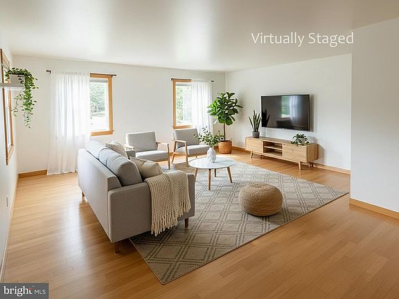 4th image of 16 Echohill Ln