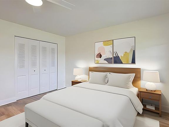 3rd image of 303 Markham #303