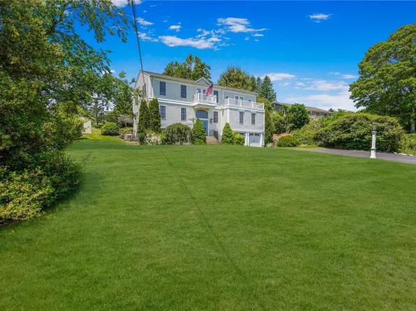 77 Crest Ave, South Kingstown, RI 02879