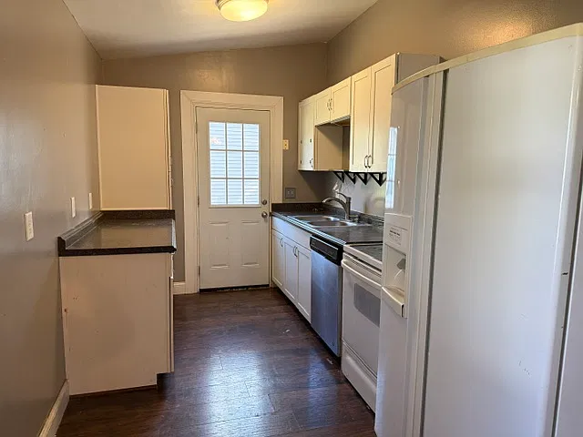 3 bed, 864 sqft, $1,292 — Photo 3