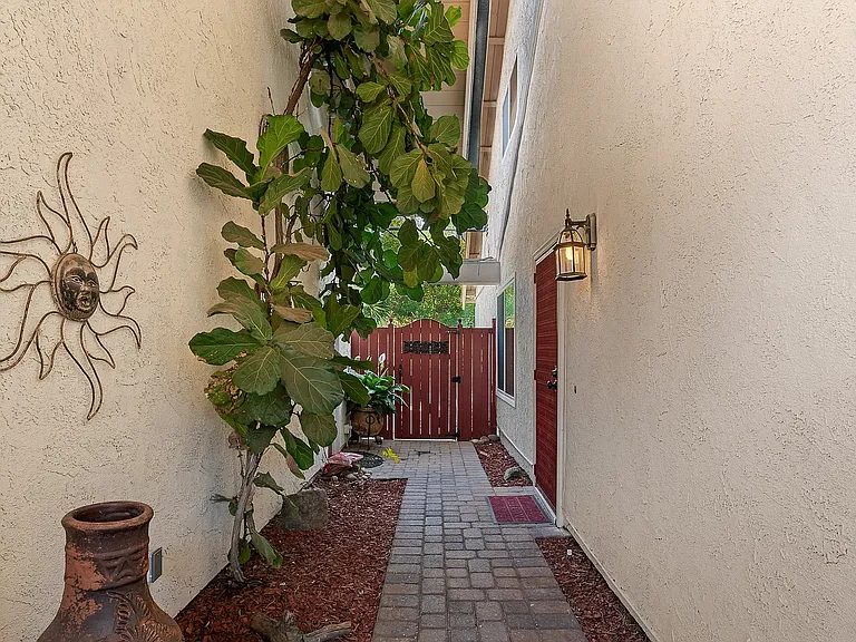 10675 Montego Dr — Photo 12