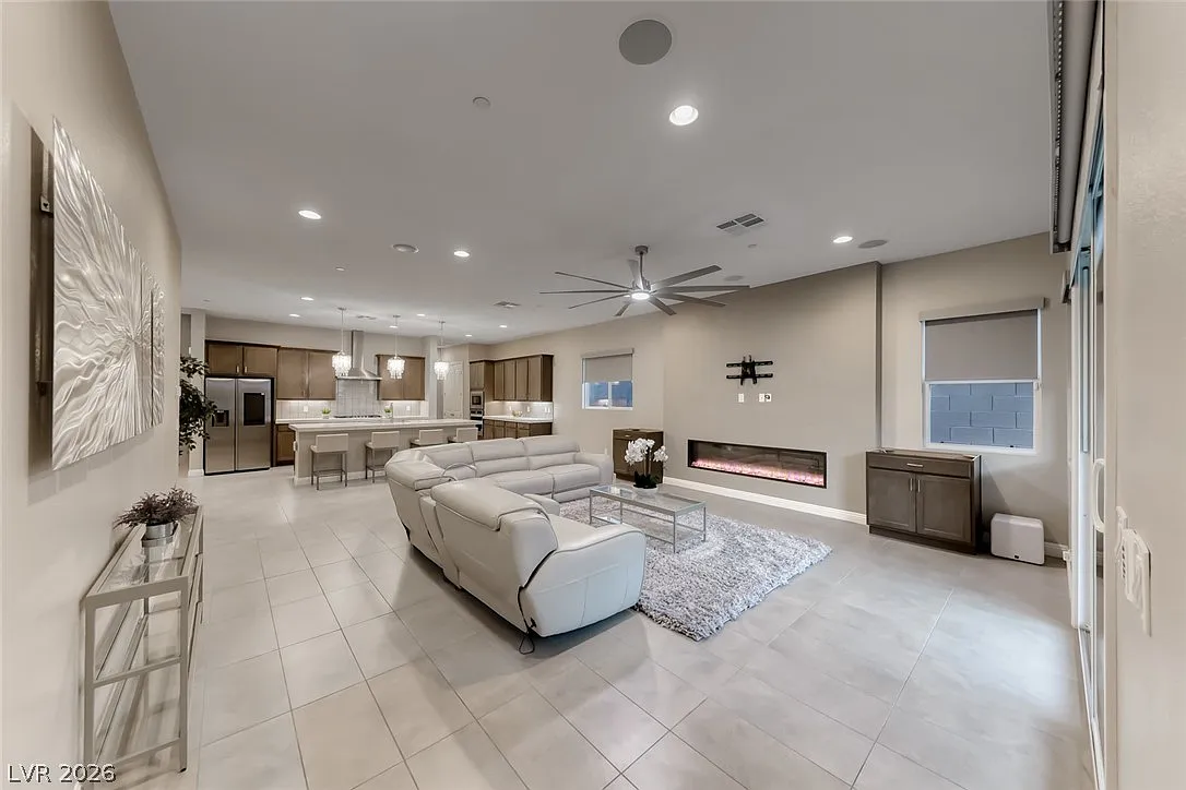 3 bed, 2.5 bath, 2296 sqft, $3,995 — Photo 2
