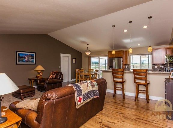 4th image of 10 Valley Grove Dr