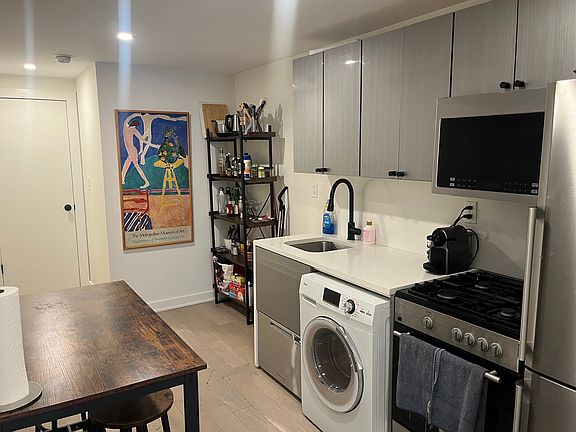 3rd image of 119 Baxter St #8F