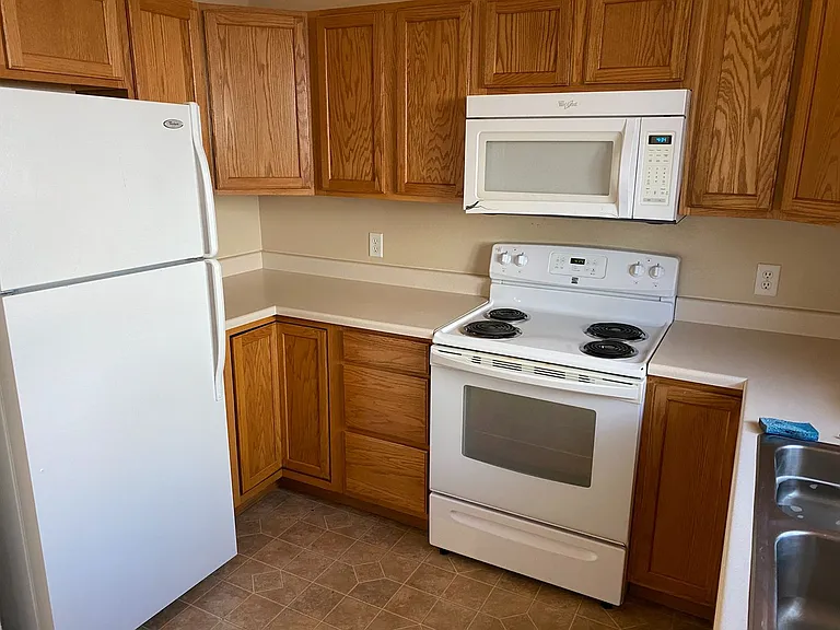 2615 Goldenrod Ln — Photo 3