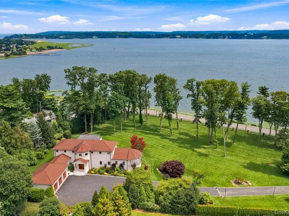 900 W Shore Road, Mill Neck, NY 11765