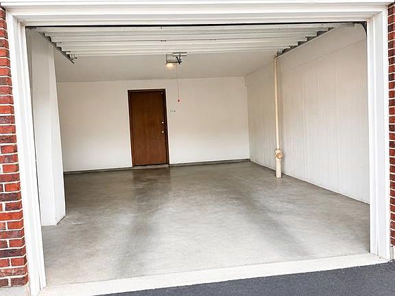 3rd image of 234 Carriage Ct