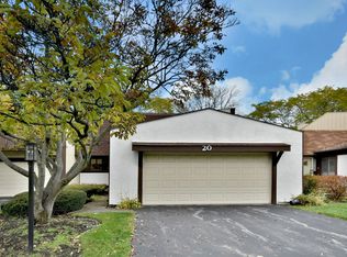 20 Sweetwood Ct, Indian Head Park, IL 60525
