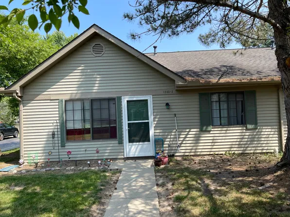 1245 Oxford Manor Ct APT 3, South Lyon, MI 48178