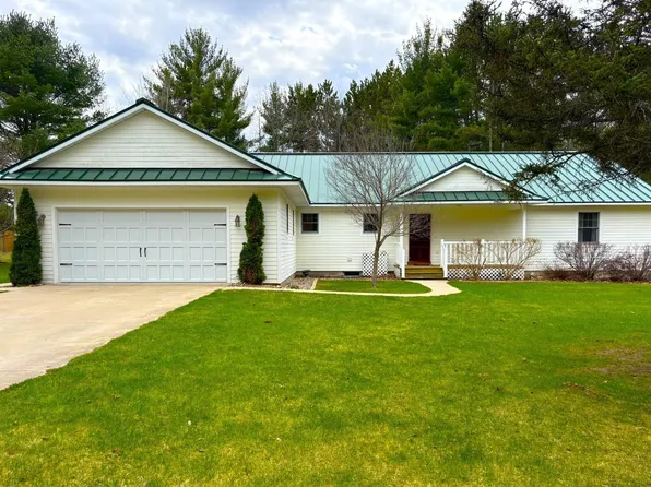 7384 Betsie River Rd, Interlochen, MI 49643