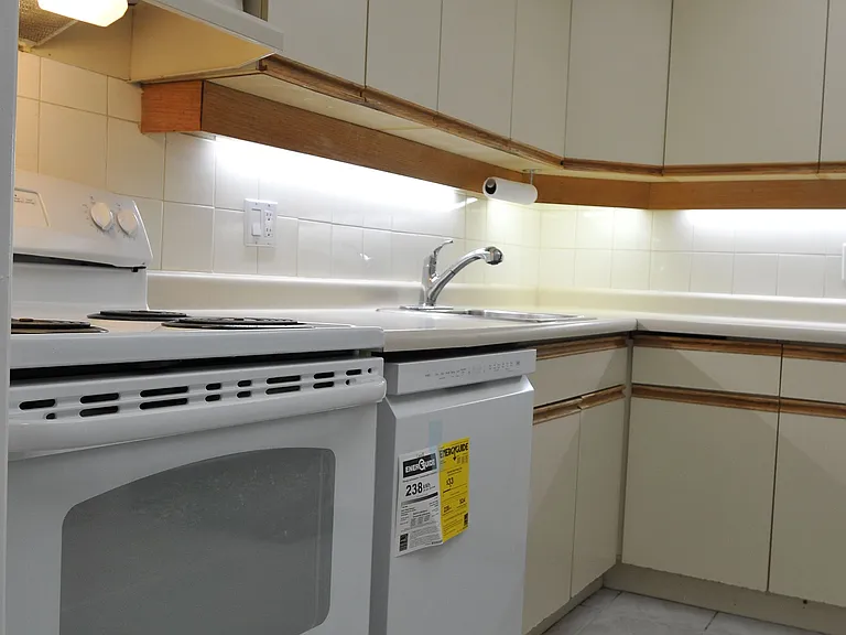 1013 Pape Ave #A — Photo 2