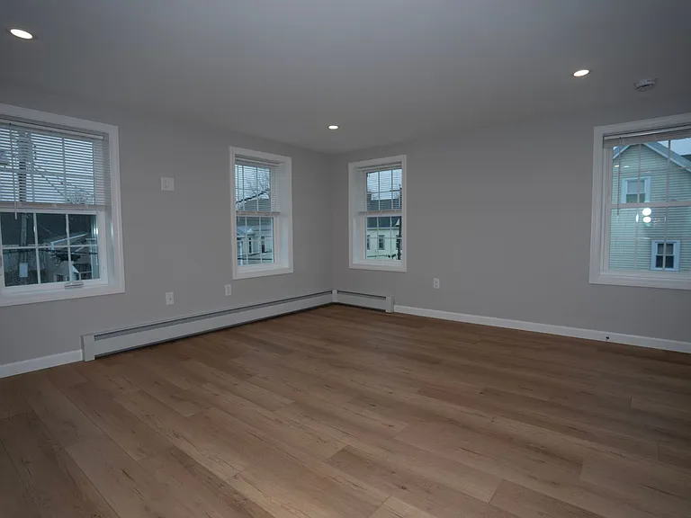 29 Pleasant Street — Photo 9
