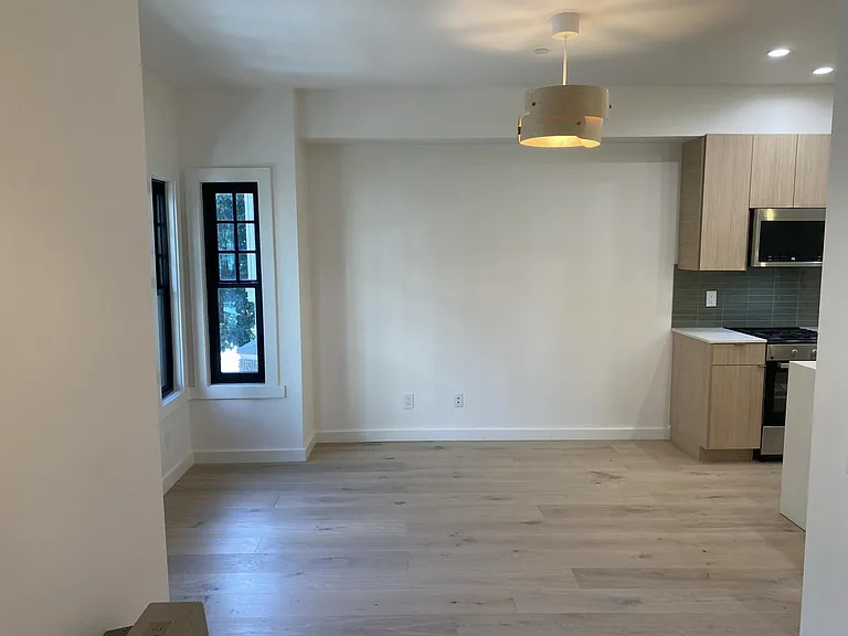 1735 Hyde St #5 — Photo 6