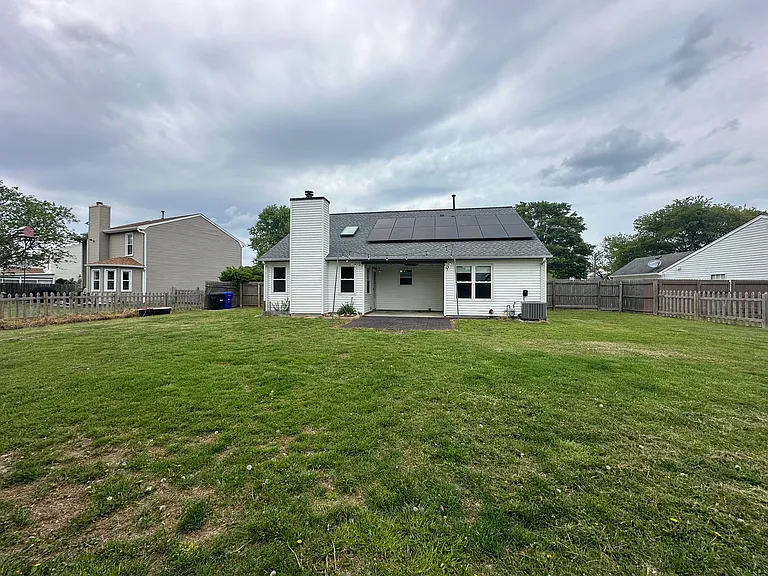 909 Chigwell Rd — Photo 33