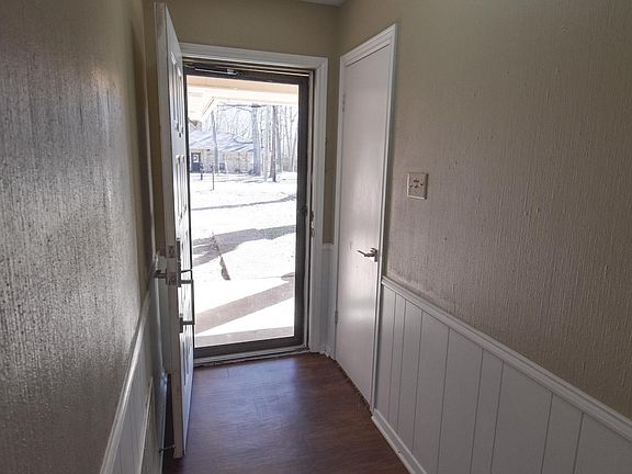 2nd image of 15019 Country Acres Dr