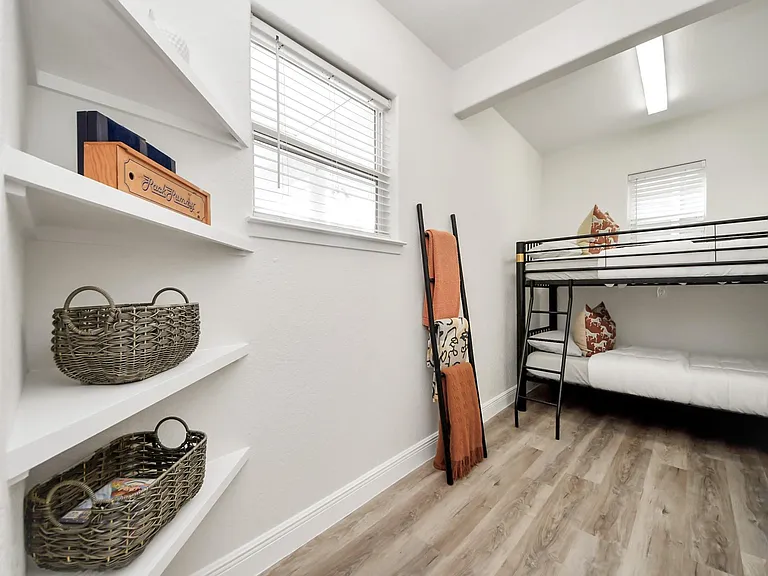 710 Kipp Ave — Photo 16