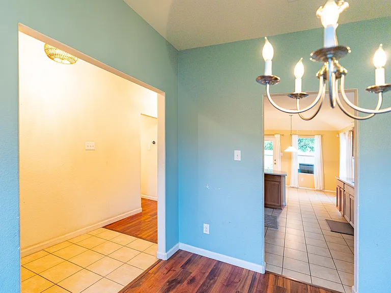 1906 Castaway Dr — Photo 7