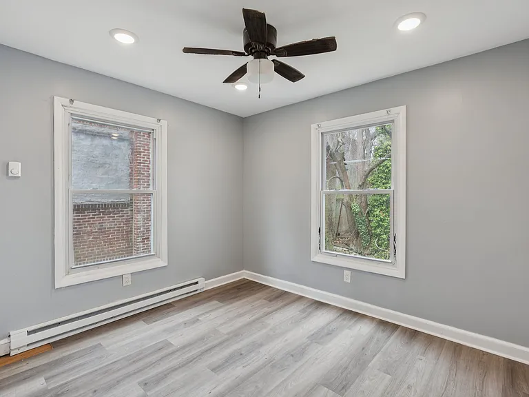 21 E Price St #2B — Photo 17