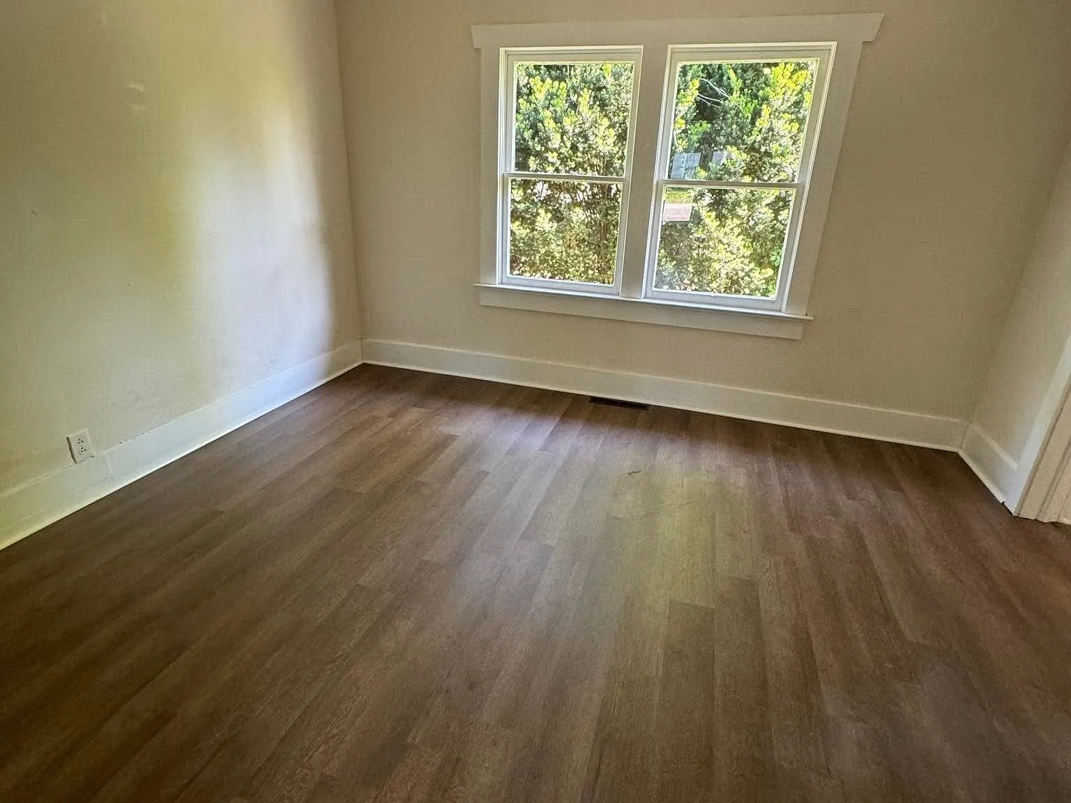 2 bed, 988 sqft, $1,000 — Photo 4