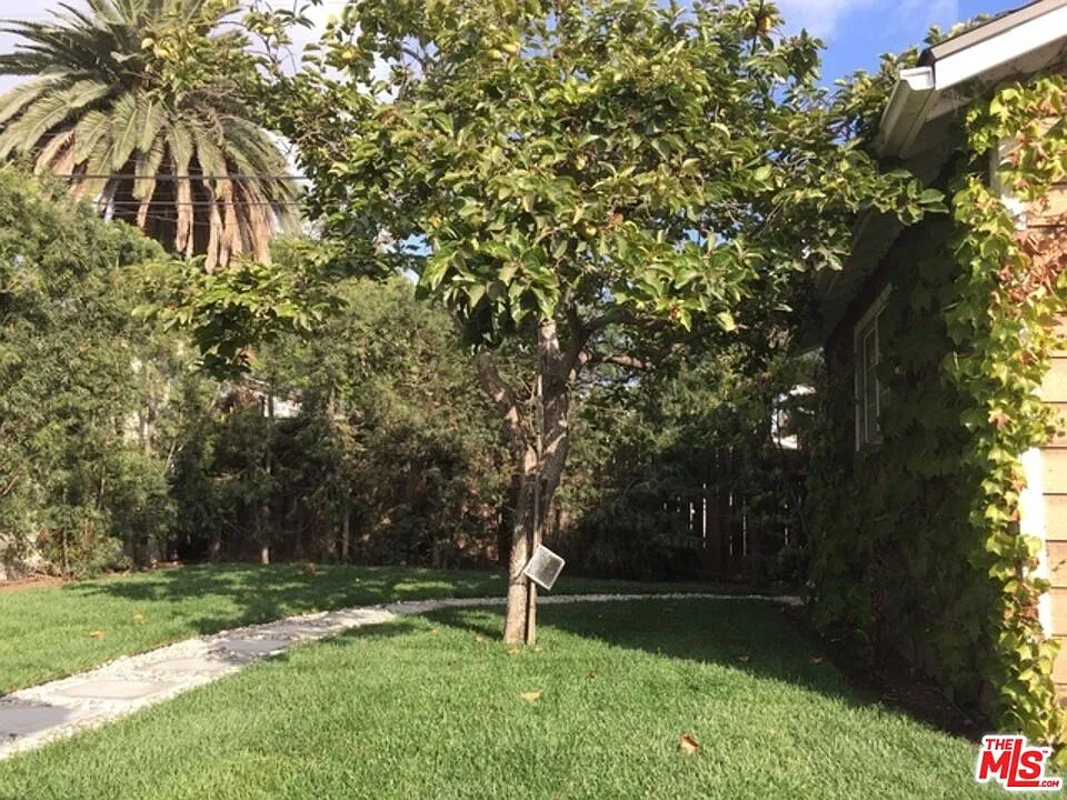 3 bed, 2.0 bath, 1473 sqft, $5,200 — Photo 4