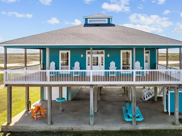 522 Dolphin Ln, Freeport, TX 77541