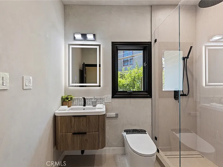 6016 N Woodlake Ave — Photo 17