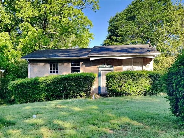 6675 Green Meadows Ln, Morrow, GA 30260