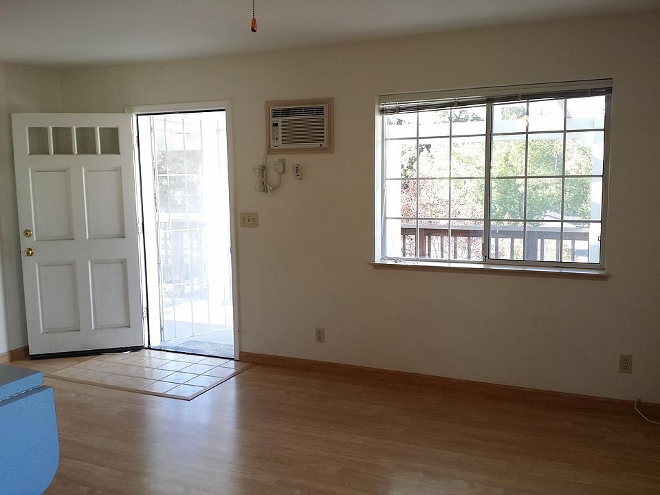 Living area with entry way