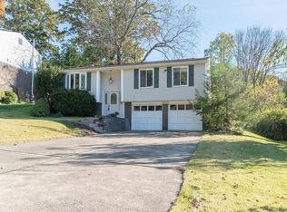 3033 Amy Dr, South Park, PA