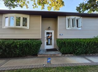 99 Cedar Rd, Amityville, NY 11701