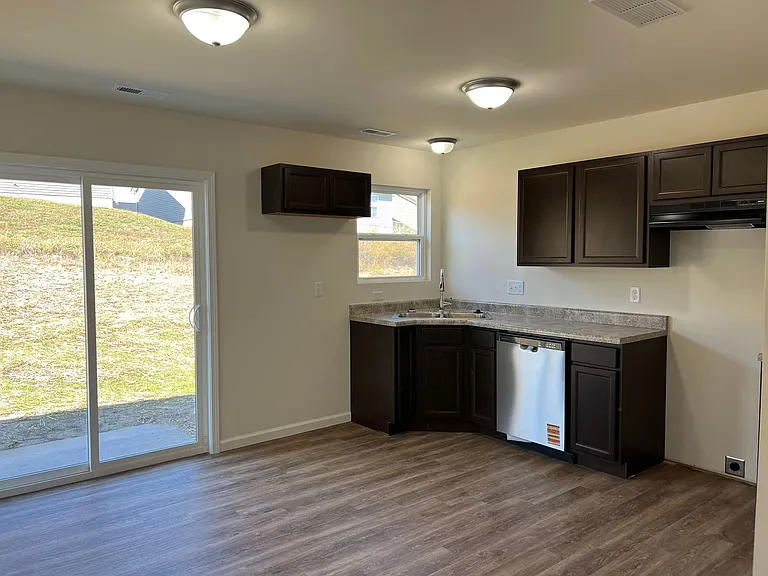 Brand New House 3 beds 2 baths with 1 car garage — Photo 28