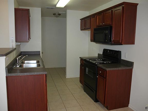 5th image of 17060 Big Oak Dr