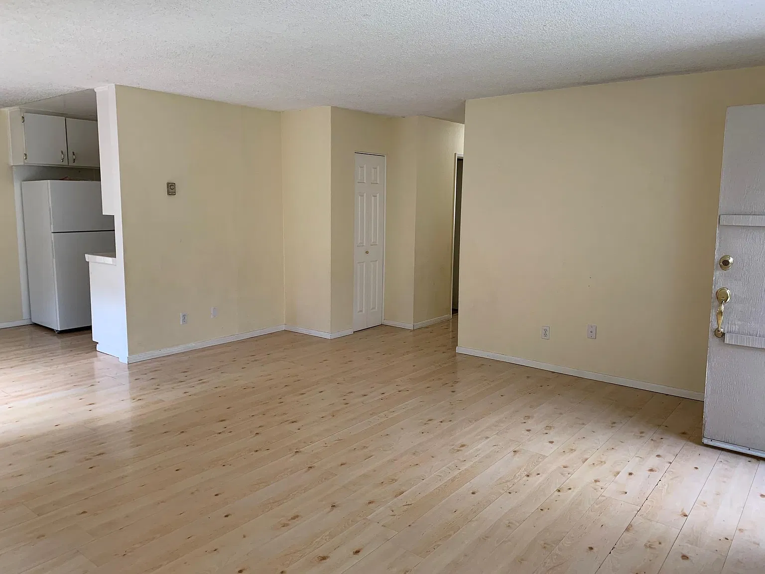 3 bed, 1170 sqft, $2,950 — Photo 2