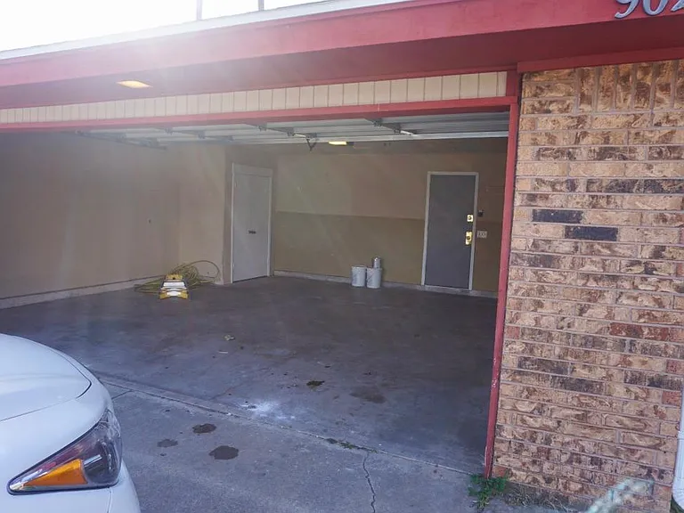 9027 N Rockwell Dr — Photo 7