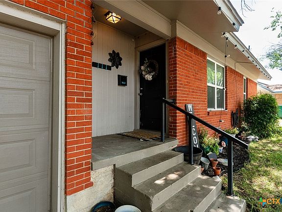 2nd image of 111 Cottonwood Dr
