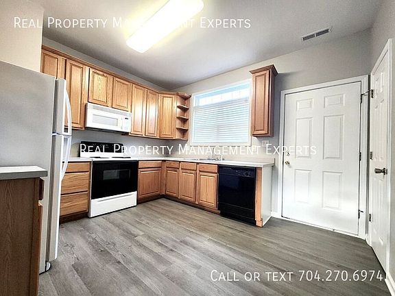 2nd image of 138 Sunridge Dr