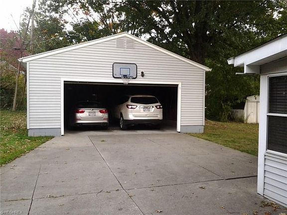 3rd image of 427 Highland Ave