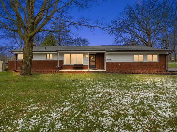 28333 Bayberry Rd, Farmington Hills, MI 48331