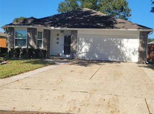9313 Mohawk Dr, La Porte, TX 77571